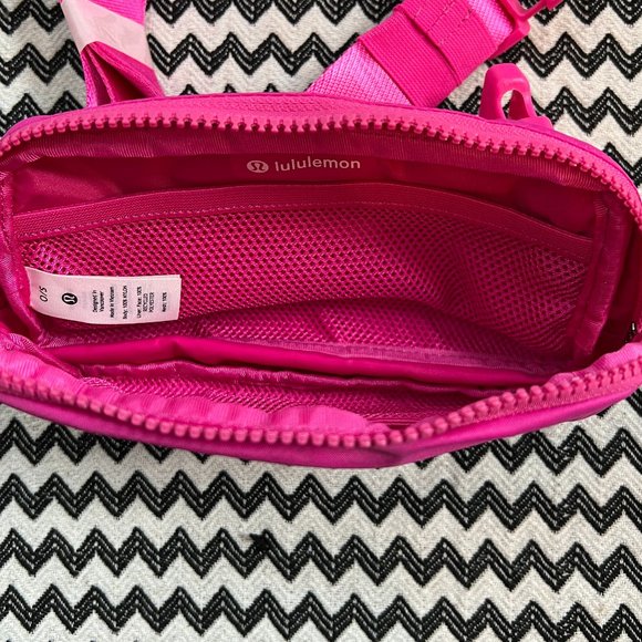NWT Sonic Pink White Wordmark lululemon Everywhere Belt Bag - Picture 9 of 11